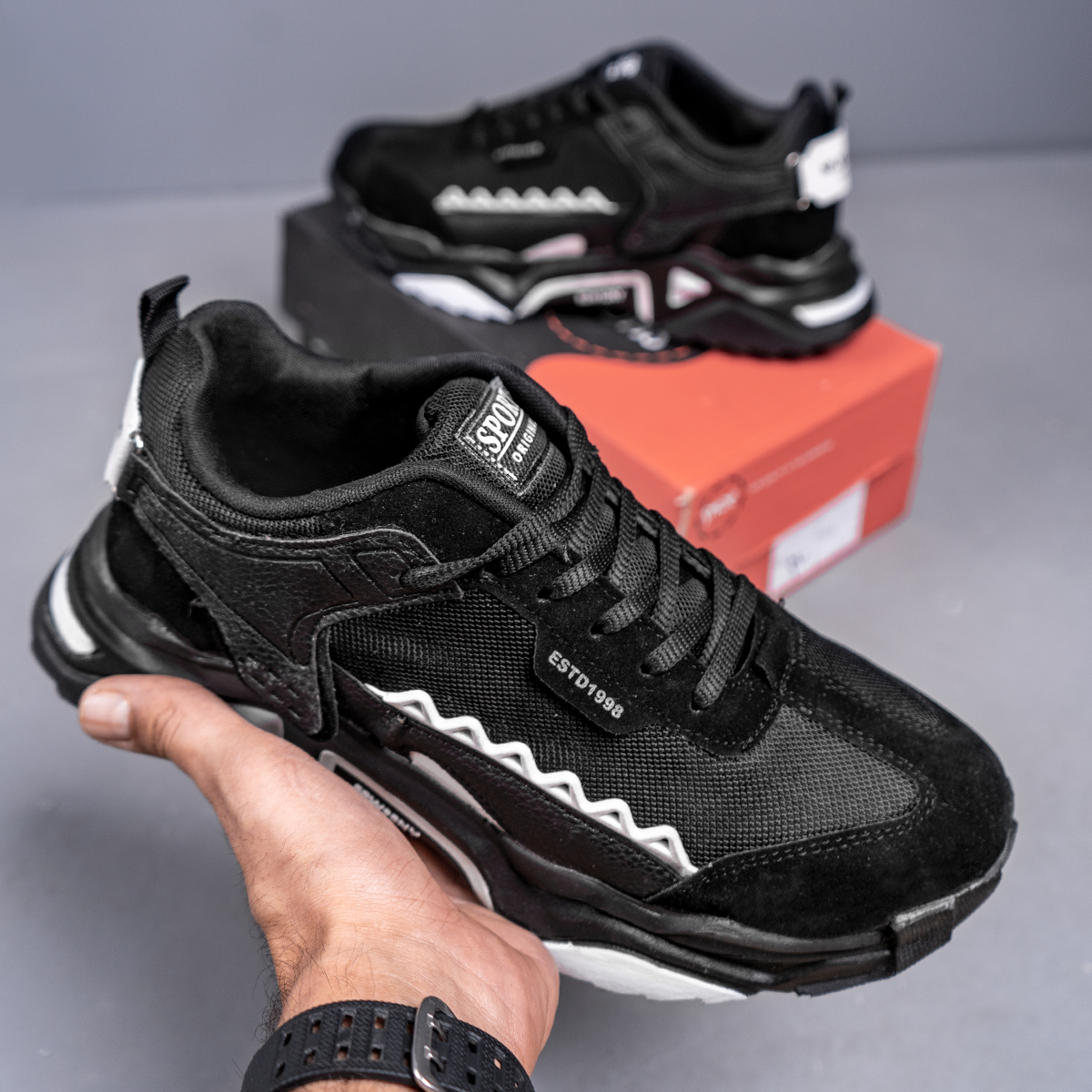 کفش ورزشی مردانه مشکی مدل KARVIN