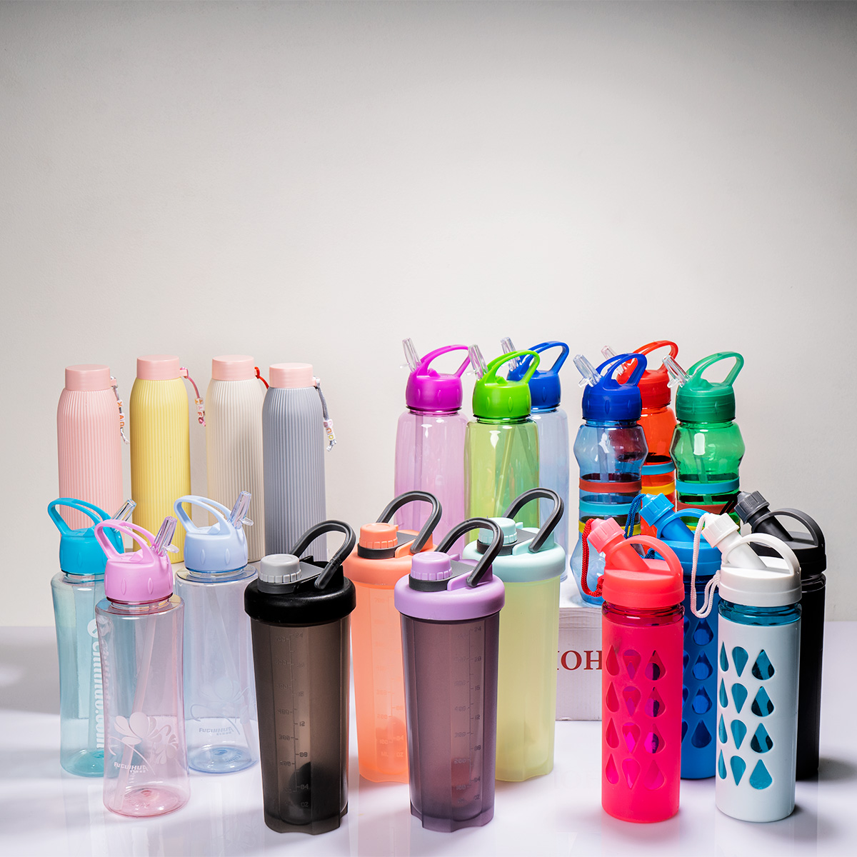 قمقمه آب زرد آویز دار شیشه ای