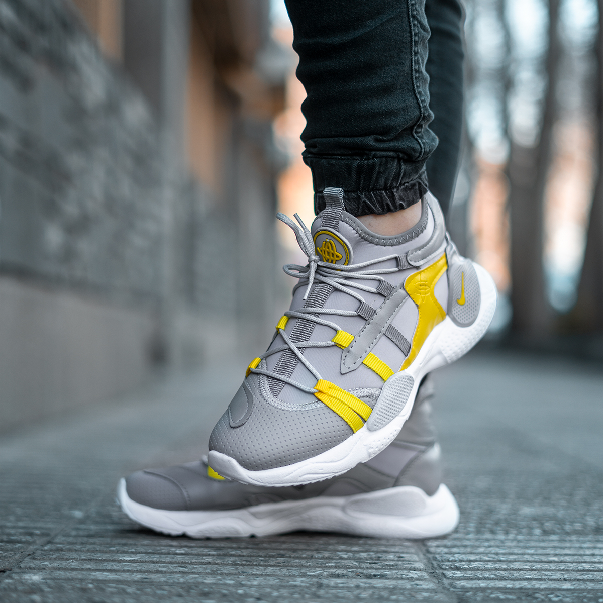 کفش ورزشی طوسی زرد مردانه مدل Ramiar