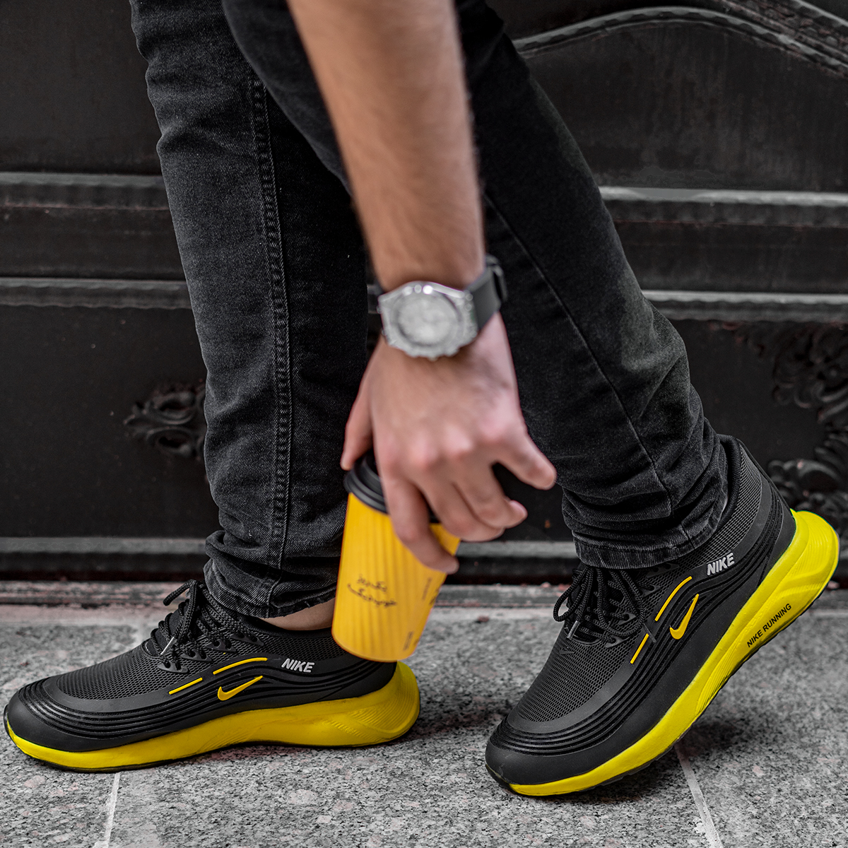 کفش ورزشی Nike مردانه مشکی زرد مدل Viliam