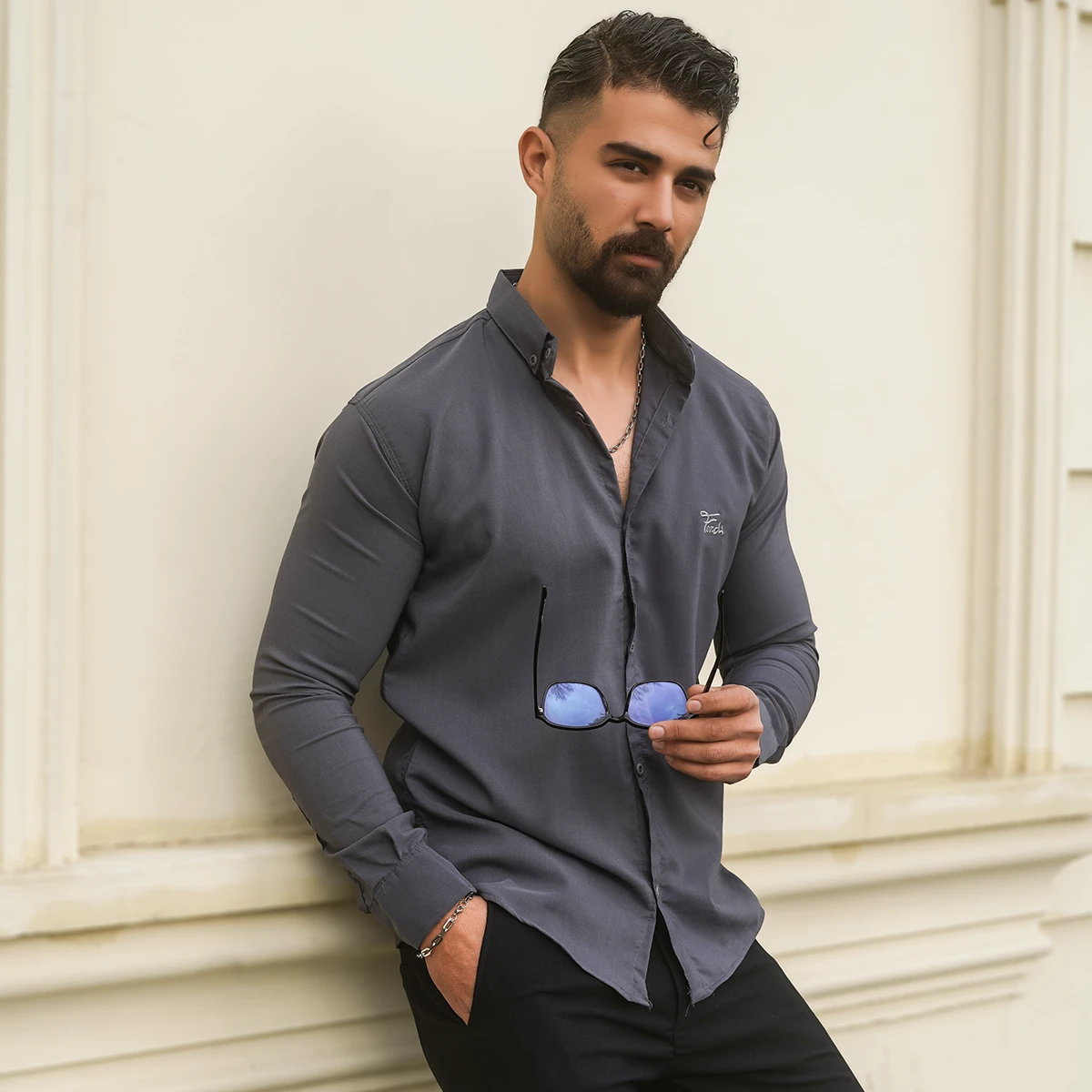 پیراهن مردانه طوسی تیره مدل VQ