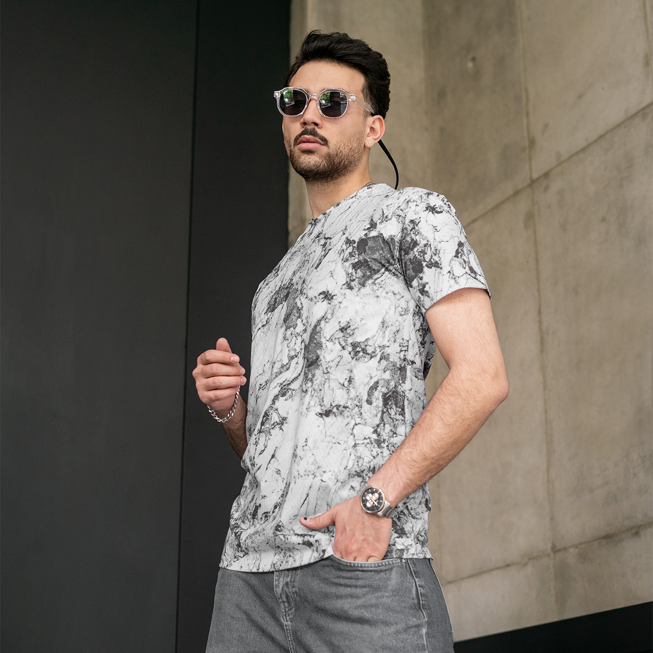 تیشرت مردانه طوسی آبرنگی مدل 61