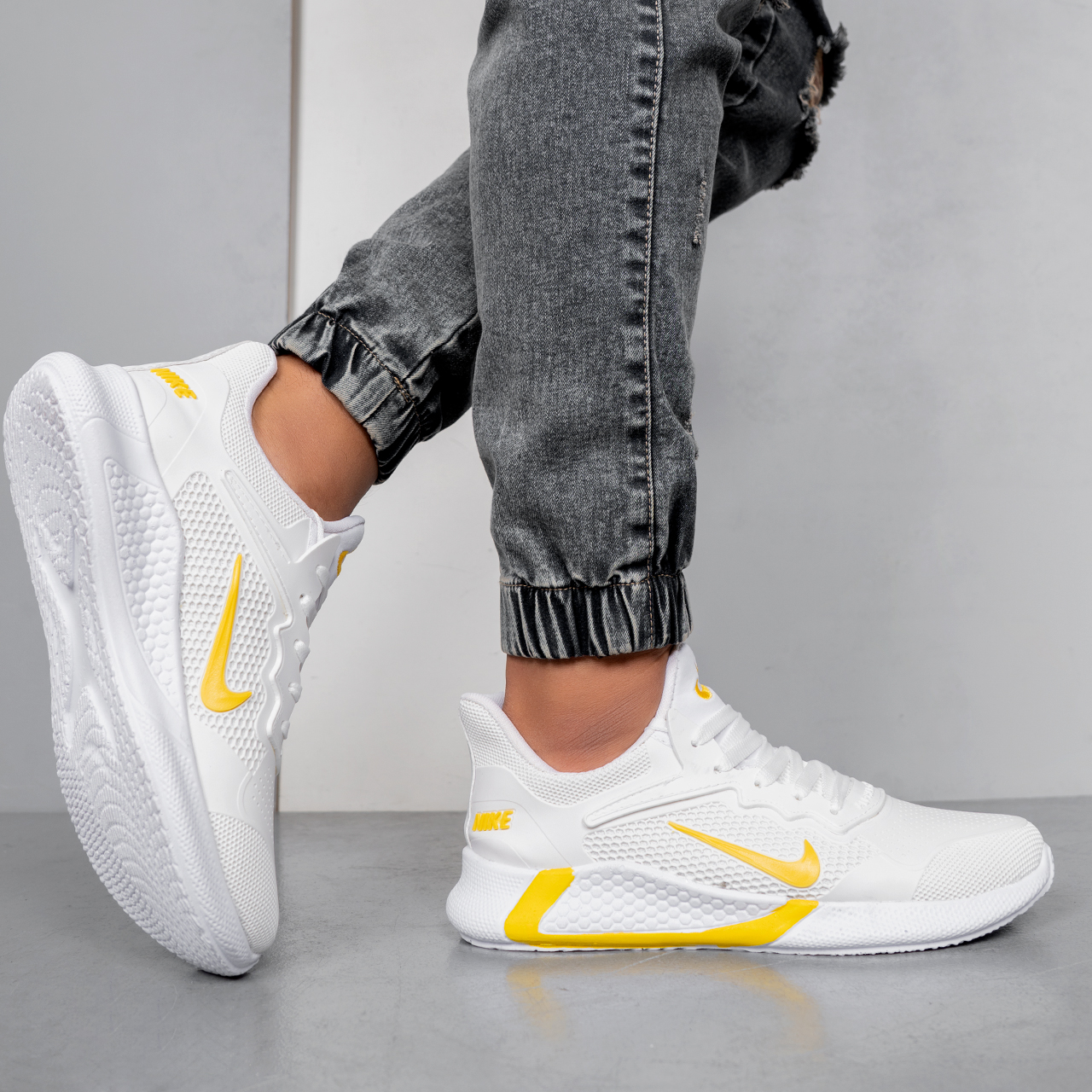 کفش ورزشی نایک مردانه سفید زرد مدل Alpha