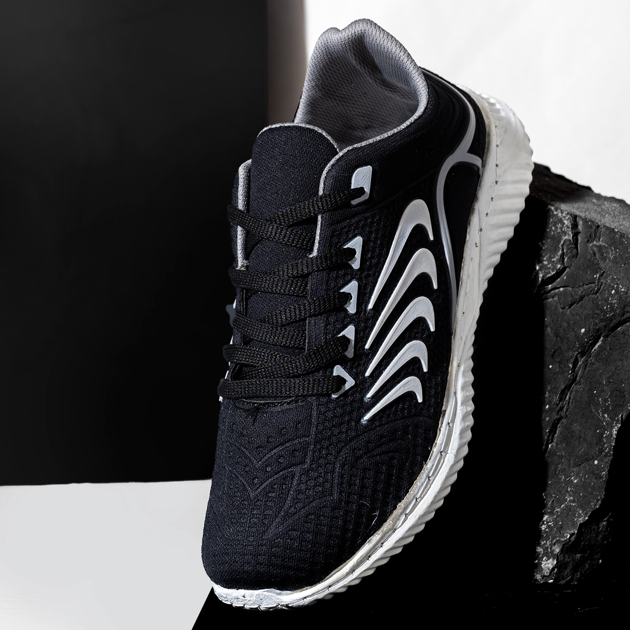 کفش ورزشی مشکی سفید مردانه مدل U92