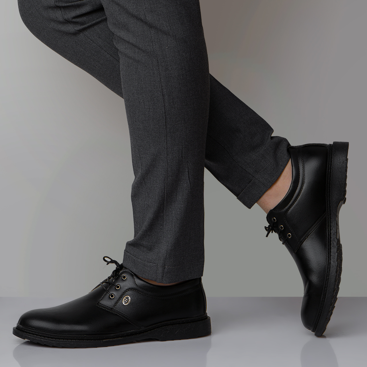 کفش تخت مشکی بندی مردانه مدل Romax