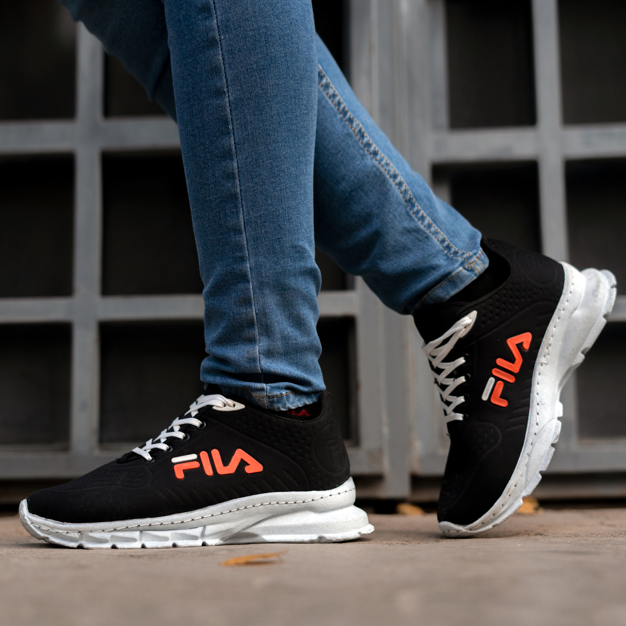 کفش ورزشی(T) فیلا مشکی مردانه مدلF61