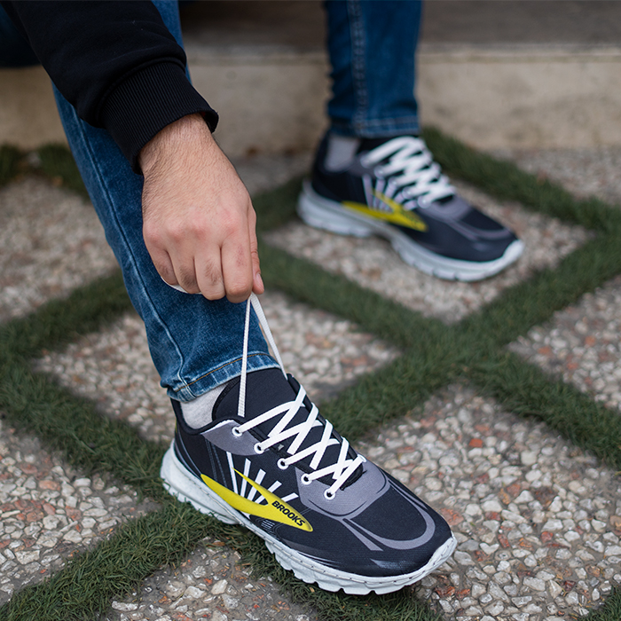 کفش ورزشی مردانه(T) مشکی زرد مدل Brooks