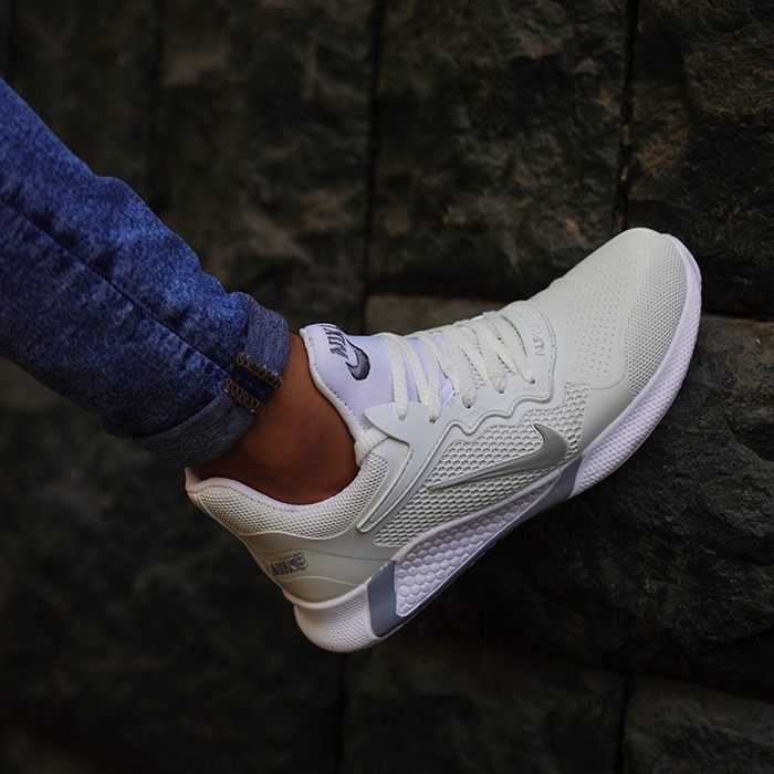 کفش ورزشی نایک مردانه سفید طوسی مدل Alpha