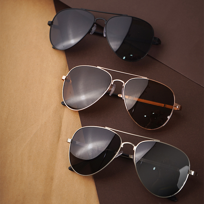 عینک نقره ای صفحه مشکی مدل polar