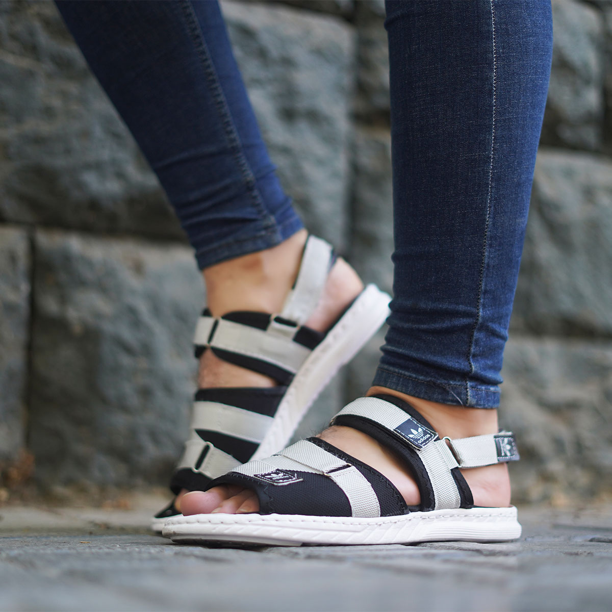 صندل مردانه طوسی روشن مشکی مدل Havin