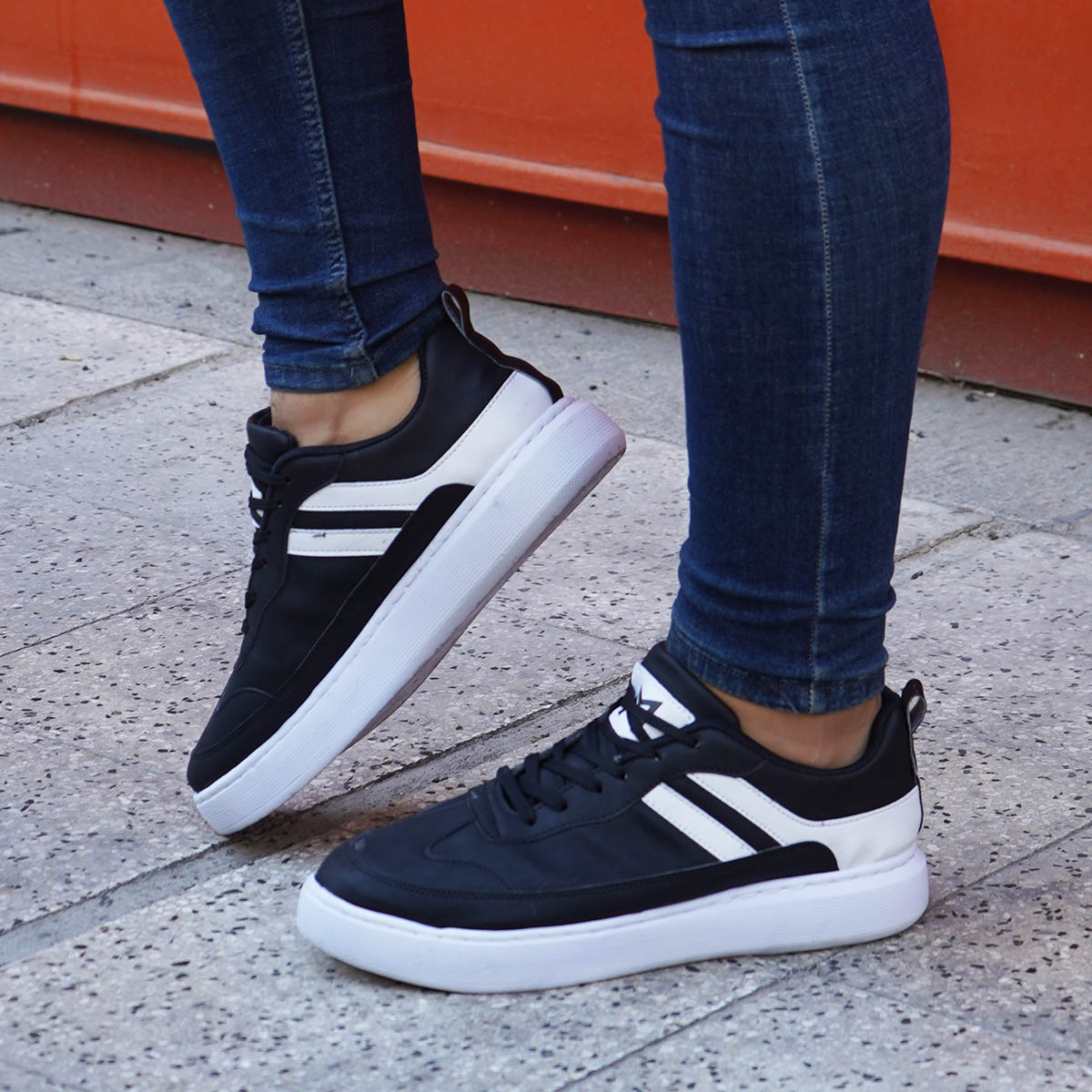 کفش مردانه مشکی سفید مدل varosh