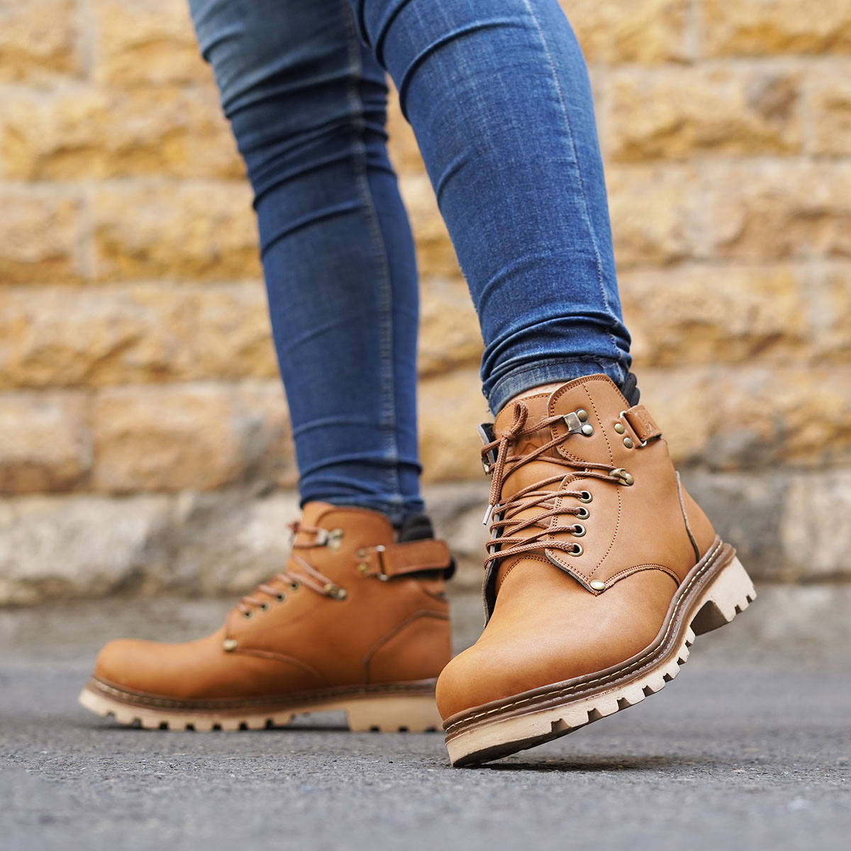 نیم بوت مردانه عسلی کاترپیلار مدل Hector