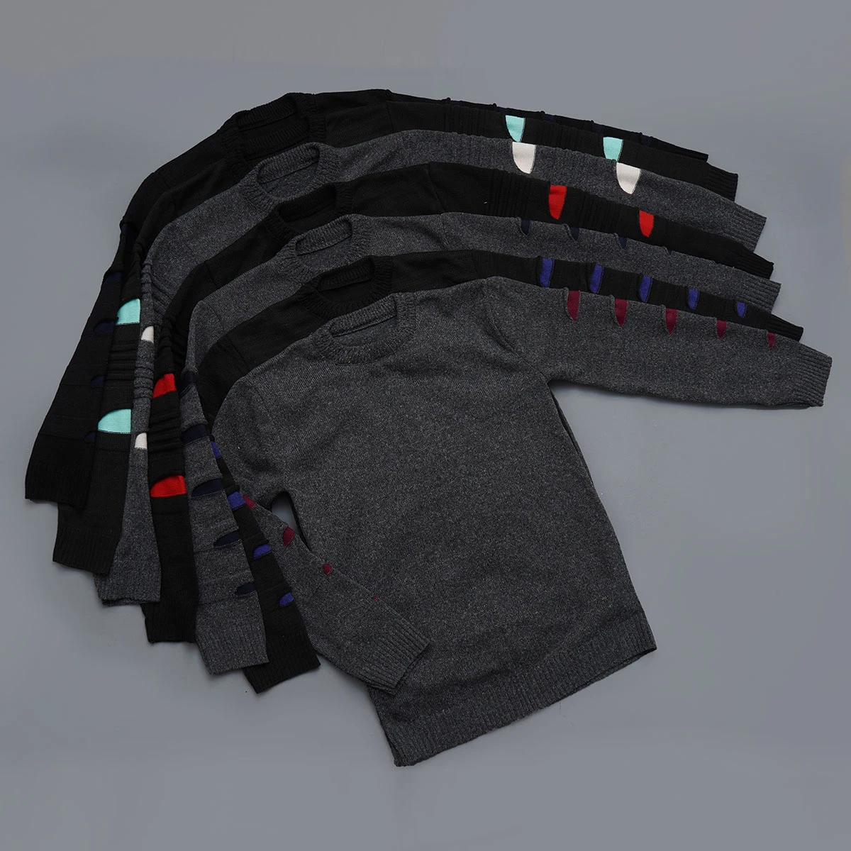 پلیور مردانه ذغالی زاپ سفید مدل solan