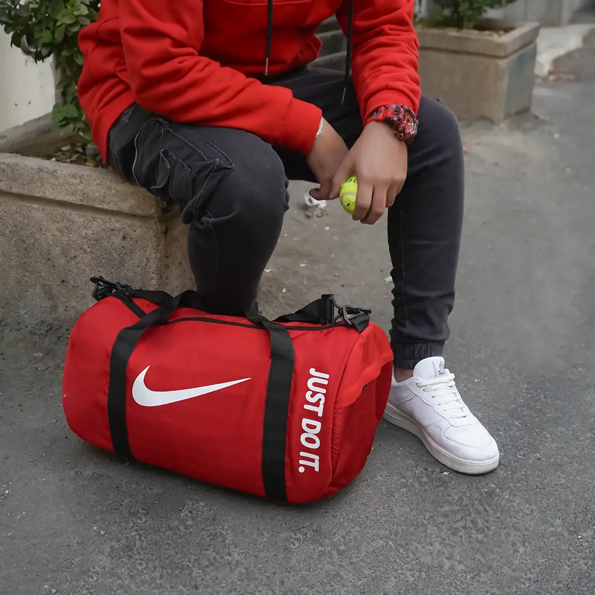 کیف ورزشی نایک قرمز مدل jenga