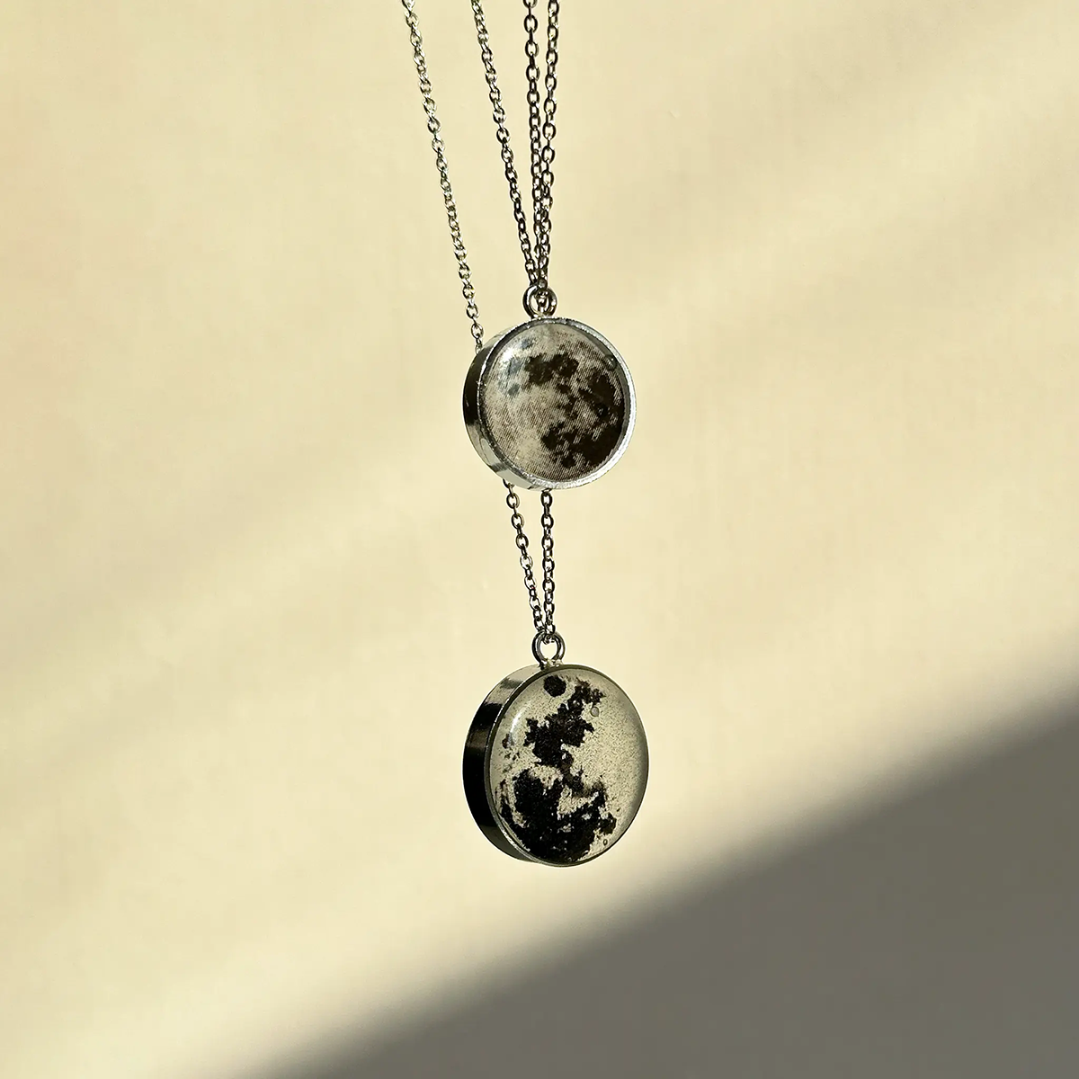 گردنبند ماه شب تاب