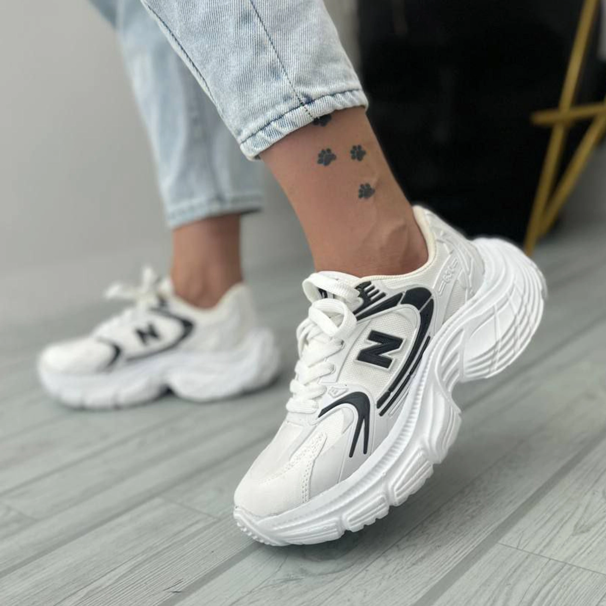 کفش ورزشی زنانه نیوبالانس لژدار سفید مدل Mahla