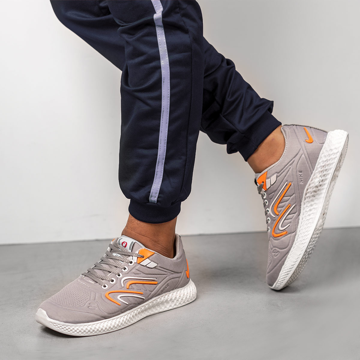 کفش saucony مردانه طوسی نارنجی مدل Delon(T)